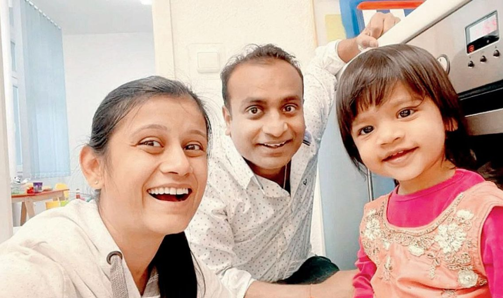 Ariha Shah with her parents